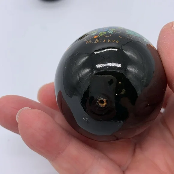 Hand Painted Vtg Ukrainian Signed Wooden Easter Egg Black Florals Stand - Picture 5 of 7